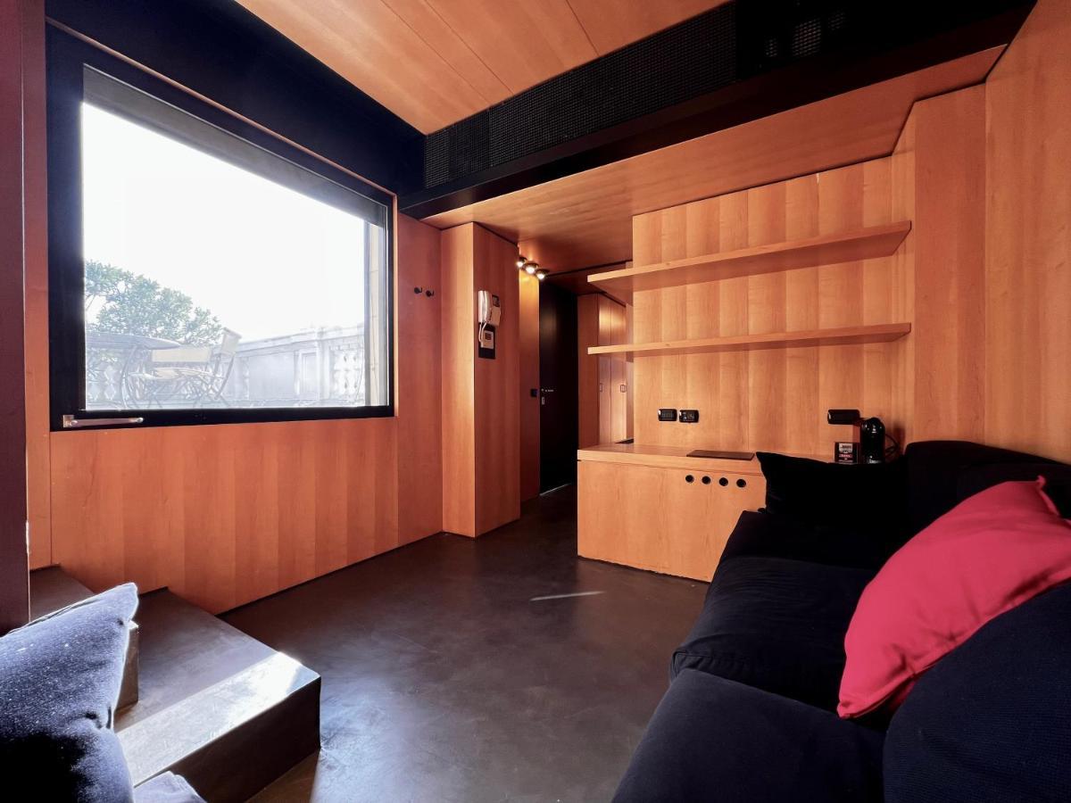 Big Duomo View Sailboat-inspired Penthouse Mailand